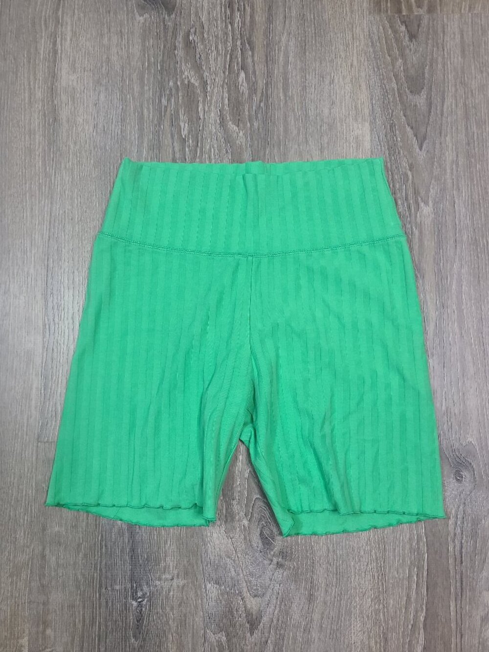 OFFLINE by Aerie Bold Emerald Green Ribbed Lettuce Hem Bike Shorts Size XL 7"